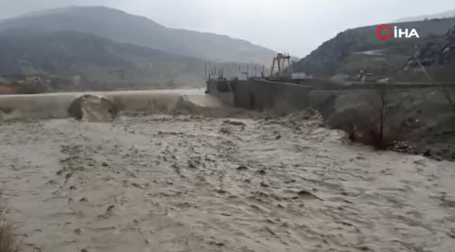 Deprem bölgesi Şanlıurfa, Adıyaman ve Malatya bu defa sele teslim! Caddeler göle döndü, hastaneleri su bastı, eğitime ara verildi: Can kaybı artıyor