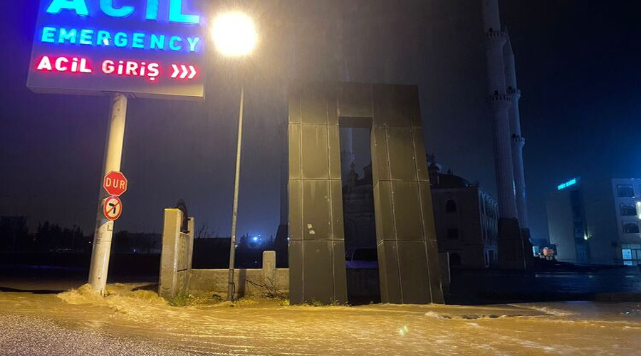 Deprem bölgesi Şanlıurfa, Adıyaman ve Malatya bu defa sele teslim! Caddeler göle döndü, hastaneleri su bastı, eğitime ara verildi: Can kaybı artıyor