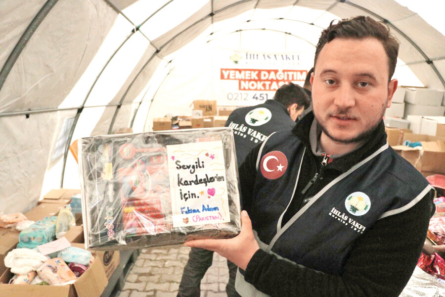 İhlas Vakfı depremzede çocukları da unutmadı İhlas Vakfı depremzede çocukları da unutmadı
