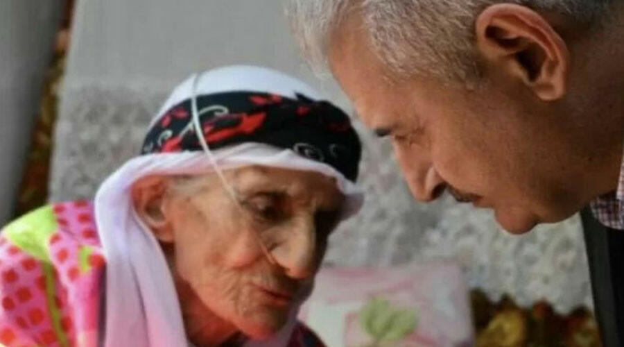 Binali Yıldırım'ın acı günü! Annesi hayatını kaybetti Binali Yıldırım'ın acı günü! Annesi hayatını kaybetti