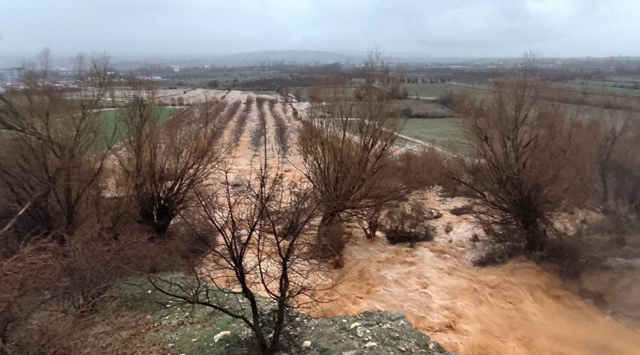 Sel, Malatya'yı göle çevirdi! Yollar göçtü, evleri su bastı Sel, Malatya'yı göle çevirdi! Yollar göçtü, evleri su bastı