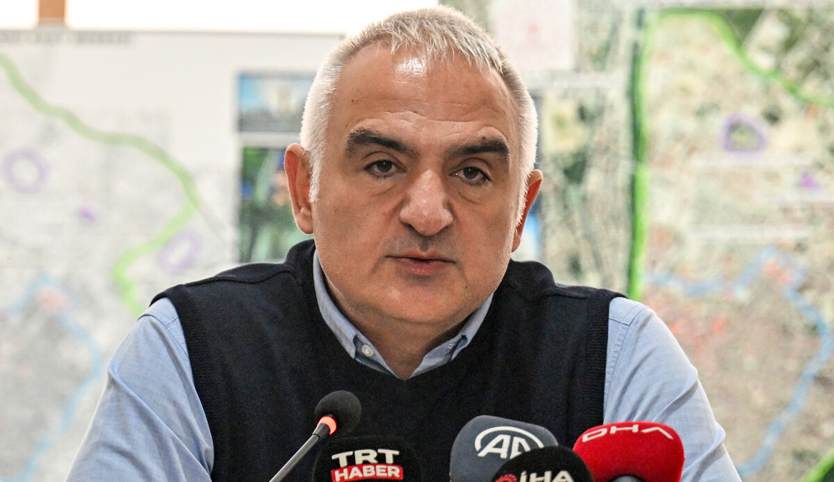 Bakan Ersoy Hatay'da konuştu: Ay sonunda ihya başlıyor Bakan Ersoy Hatay'da konuştu: Ay sonunda ihya başlıyor