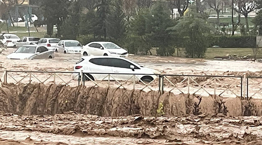 Deprem bölgesi Şanlıurfa, Adıyaman ve Malatya bu defa sele teslim! Caddeler göle döndü, hastaneleri su bastı, eğitime ara verildi: Can kaybı artıyor