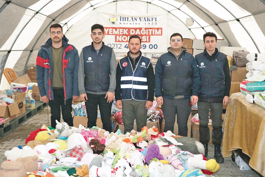 İhlas Vakfı depremzede çocukları da unutmadı İhlas Vakfı depremzede çocukları da unutmadı