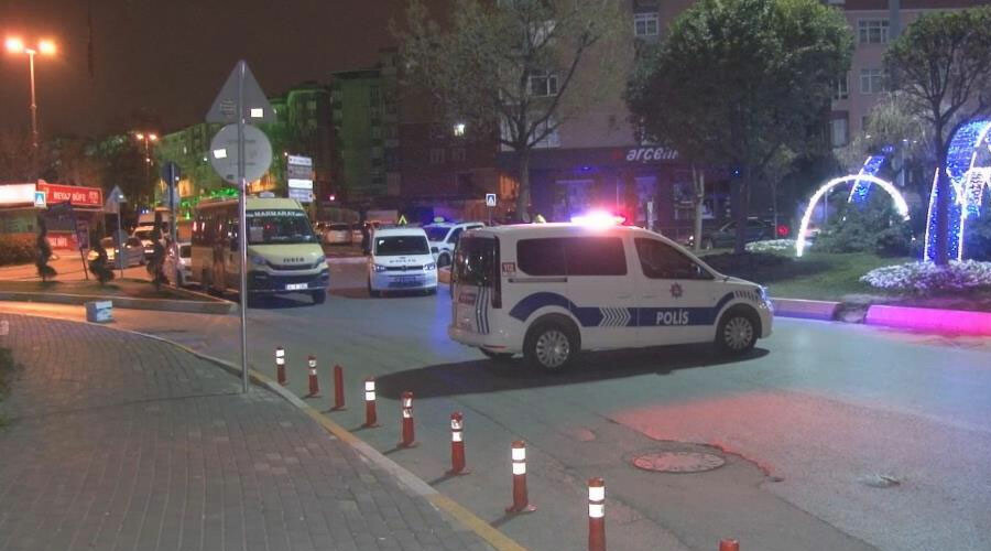 İstanbul sokaklarında nefes kesen kovalamaca: Dur ihtarına uymadı, sokakları birbirine kattı İstanbul sokaklarında nefes kesen kovalamaca: Dur ihtarına uymadı, sokakları birbirine kattı