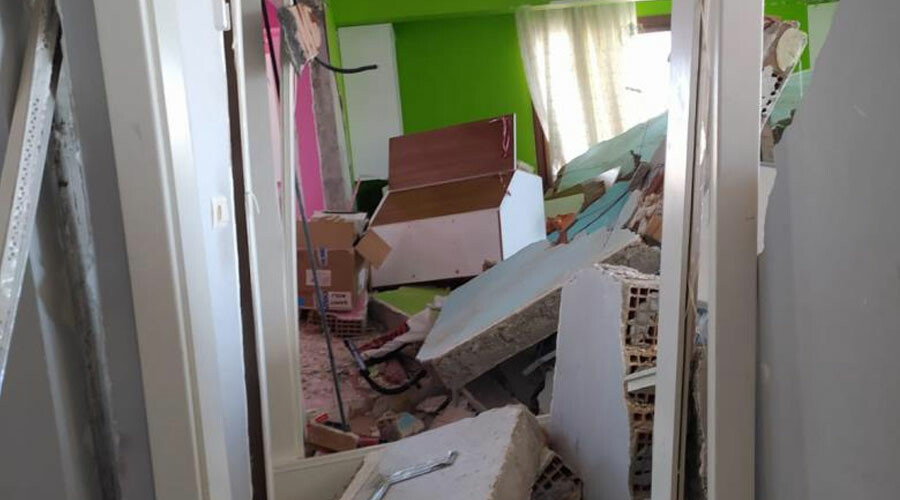 Depremin yıktığı evine girdi, gördüğü manzara karşısında hayrete düştü: Yaşıyor olabileceğini düşünmemiştim Depremin yıktığı evine girdi, gördüğü manzara karşısında hayrete düştü: Yaşıyor olabileceğini düşünmemiştim