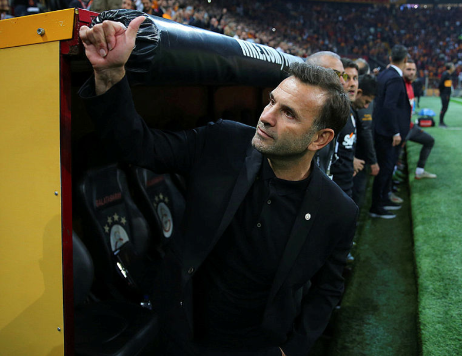 Okan Buruk Avrupa devinin başına geçiyor! Galatasaray'dan 3 futbolcuyu yanında götürecek Okan Buruk Avrupa devinin başına geçiyor! Galatasaray'dan 3 futbolcuyu yanında götürecek