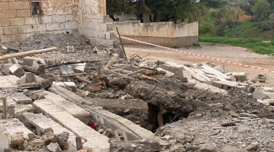 Kilis’te feci olay: Çivi çakmak istediği deponun altında kaldı Kilis’te feci olay: Çivi çakmak istediği deponun altında kaldı