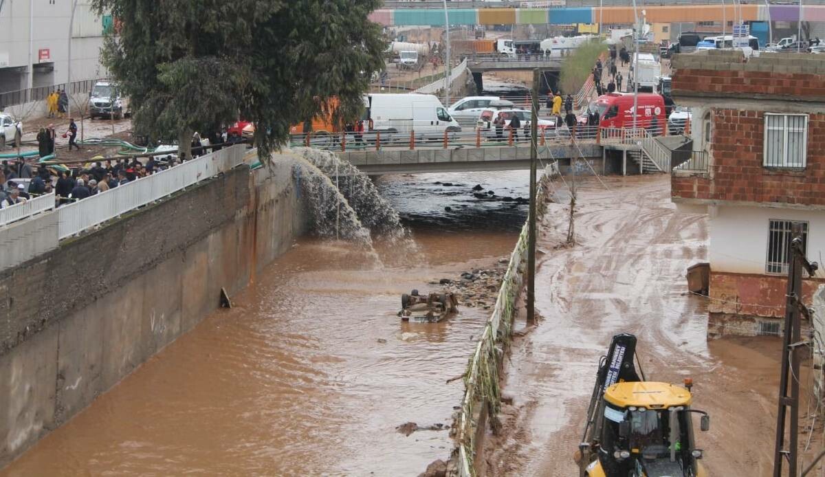 Felaketler üst üste gelebilir! Uzman isim uyardı: Sel ve taşkına karşı dikkat edin