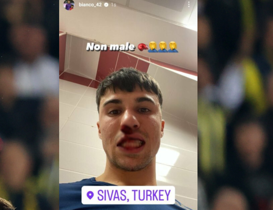 Sivasspor - Fiorentina maçı sonrası 2 taraftar tutuklandı! Sahaya girip İtalyan futbolcuyu yumruklamıştı Sivasspor - Fiorentina maçı sonrası 2 taraftar tutuklandı! Sahaya girip İtalyan futbolcuyu yumruklamıştı
