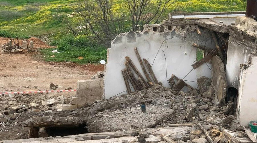 Kilis’te feci olay: Çivi çakmak istediği deponun altında kaldı Kilis’te feci olay: Çivi çakmak istediği deponun altında kaldı
