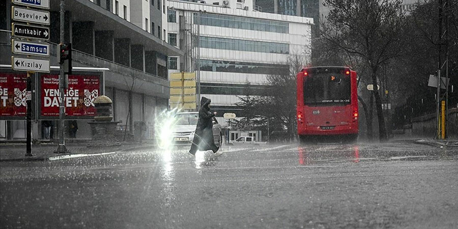 Başkenti dolu ve sağanak vurdu! Sokaklar göle döndü, evleri su bastı: Vatandaşlar isyan etti Başkenti dolu ve sağanak vurdu! Sokaklar göle döndü, evleri su bastı: Vatandaşlar isyan etti