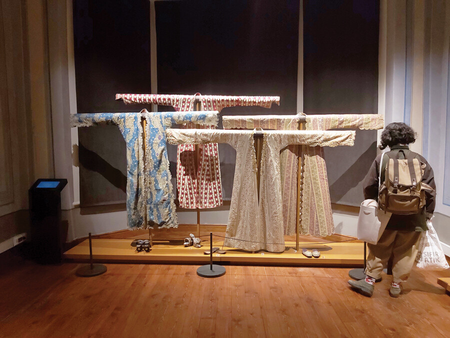 Taş Konak'ta 'zarif' sergi: ‘Kuytu’daki zarafet