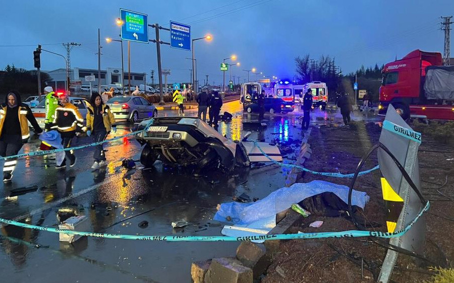 Acı haber! Deprem bölgesine giden AFAD aracı kaza yaptı: Ölü ve yaralıalr var Acı haber! Deprem bölgesine giden AFAD aracı kaza yaptı: Ölü ve yaralıalr var