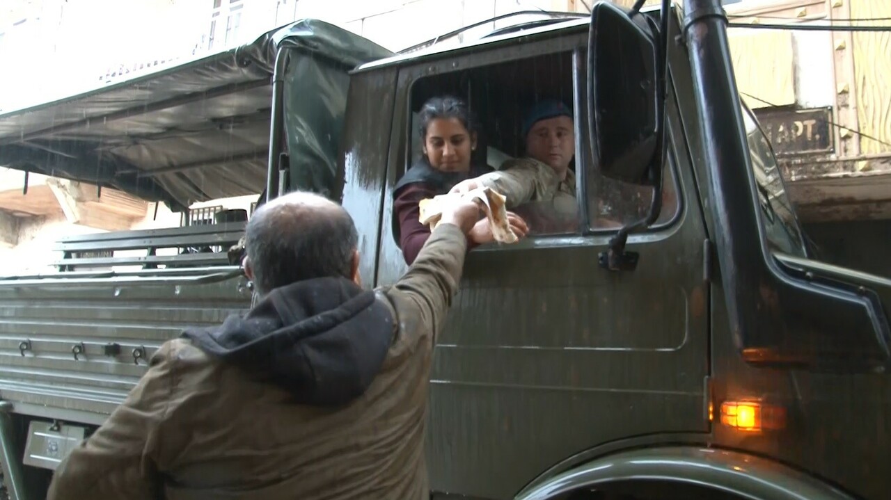 Şanlıurfa'da şiddetli sağanak korkuttu: Sel bölgesinde çalışanlar tahliye edildi Şanlıurfa'da şiddetli sağanak korkuttu: Sel bölgesinde çalışanlar tahliye edildi