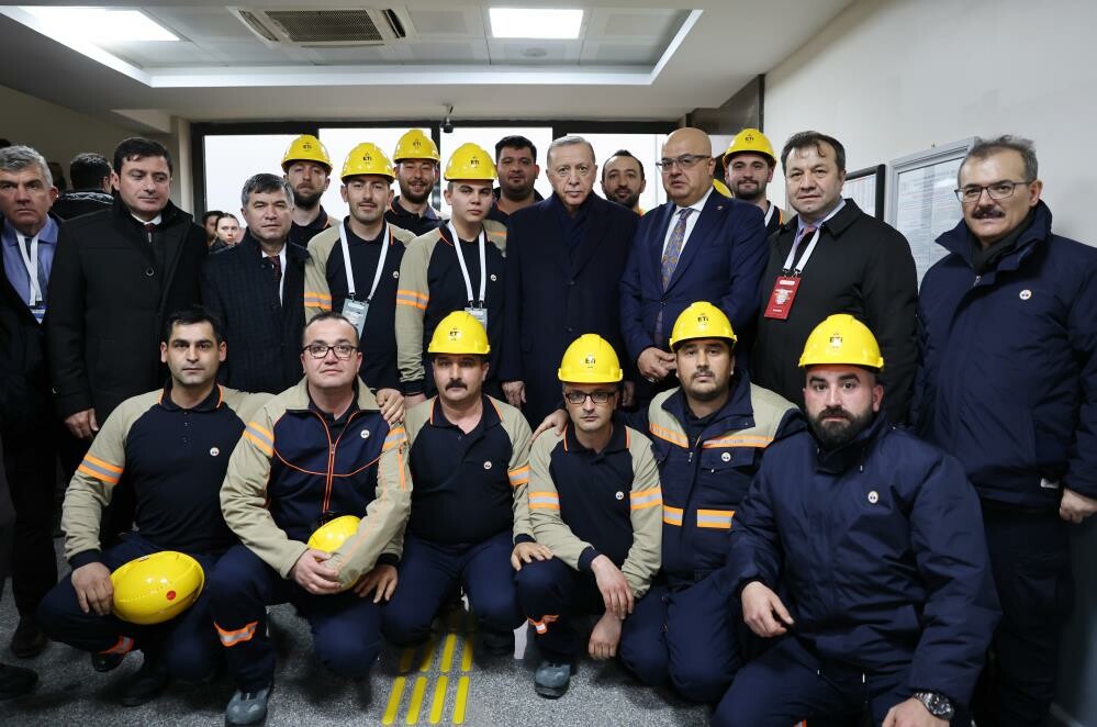 Cumhurbaşkanı Erdoğan, Balıkesir’de depremzedelerle bir araya geldi Cumhurbaşkanı Erdoğan, Balıkesir’de depremzedelerle bir araya geldi
