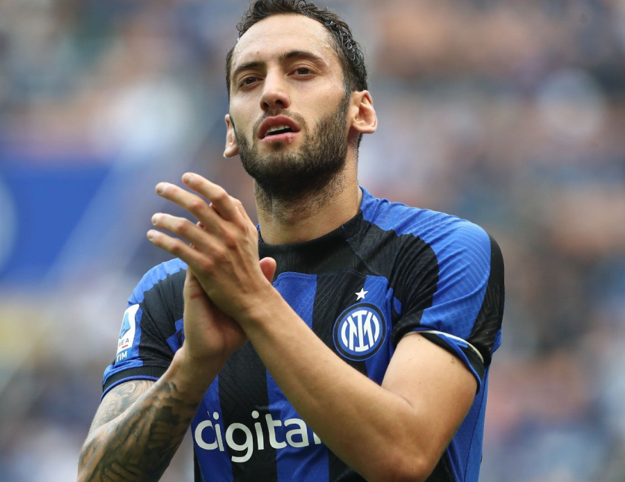Hakan Çalhanoğlu rekor fiyata imza atıyor! Avrupa devi Türk yıldız için servet harcayacak Hakan Çalhanoğlu rekor fiyata imza atıyor! Avrupa devi Türk yıldız için servet harcayacak