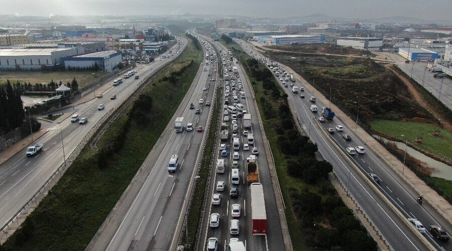 TEM’de TIR faciası: İETT ve yol bakım aracına çarptı, 2 kişi hayatını kaybetti TEM’de TIR faciası: İETT ve yol bakım aracına çarptı, 2 kişi hayatını kaybetti