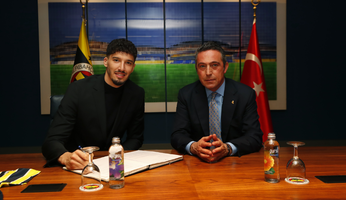 Altay Bayındır resmi sözleşmeye imza attı