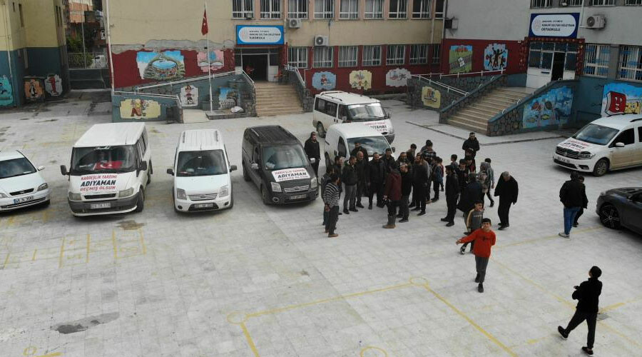 Kendi dertlerini unutup selzedelerin yardıma koştular: Depremzedelerden duygulandıran hareket Kendi dertlerini unutup selzedelerin yardıma koştular: Depremzedelerden duygulandıran hareket