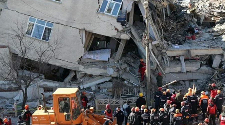 Son dakika... Asrın felaketinde bilanço ağırlaşıyor: Depremde hayatını kaybedenlerin sayısı 50 bin 96 oldu