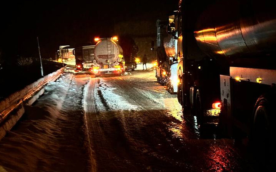 Mart karı, ulaşımı felç etti! Bayburt-Erzurum kara yolu, kar ve tipi nedeniyle kapandı Mart karı, ulaşımı felç etti! Bayburt-Erzurum kara yolu, kar ve tipi nedeniyle kapandı