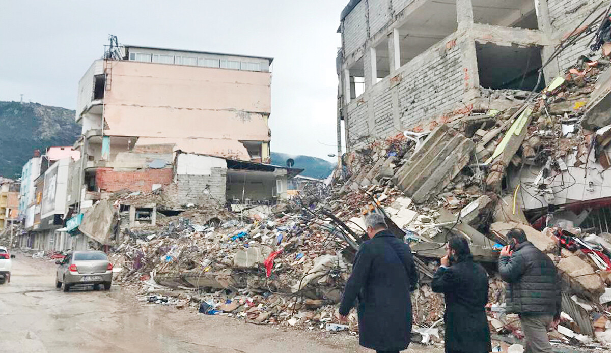 Devlet de burada millet de... Depremzedelerin yaraları sarılıyor