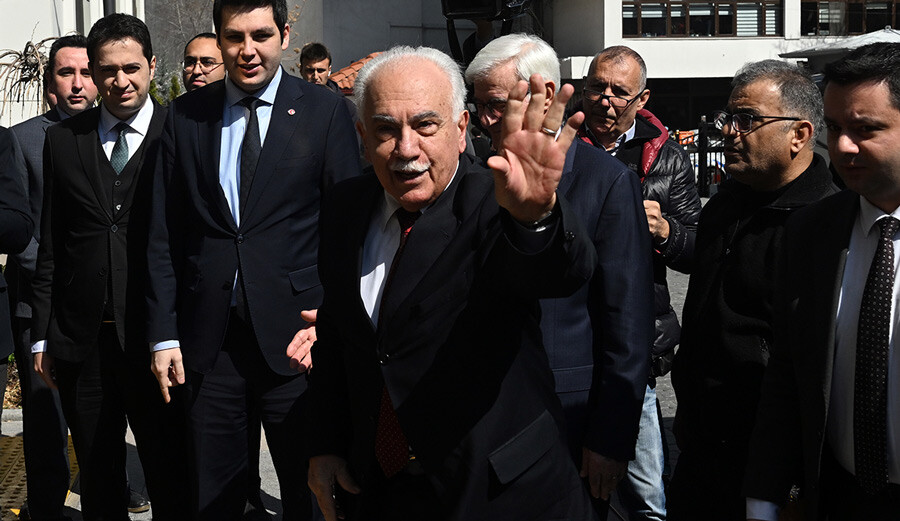 Doğu Perinçek Cumhurbaşkanı adaylığı için YSK'ya başvurdu