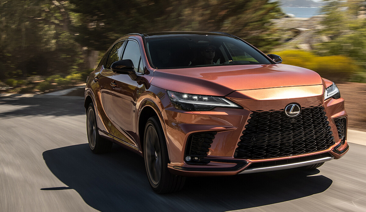 Lexus RX serisi konfor ve teknolojide sınırları çok zorluyor