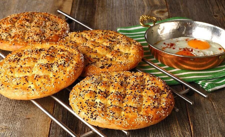 Ramazan öncesinde mutfağın şeflerinden Ramazan pidesi tarifi yağmaya başladı! Kuyruk kuyruk gezmeyin, 9 adımda Ramazan pidesini evde yapın! İşte tarif…