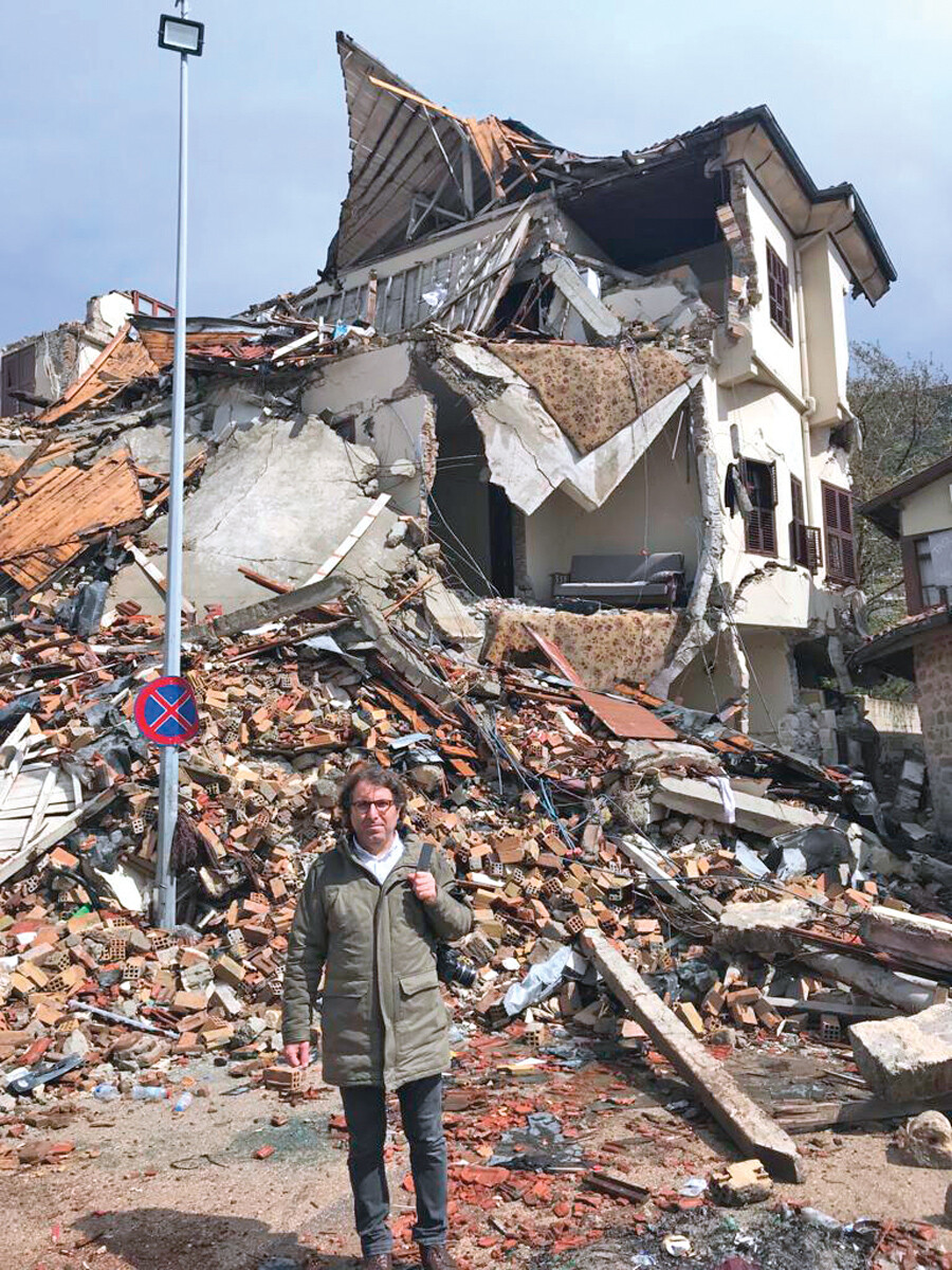Devlet de burada millet de... Depremzedelerin yaraları sarılıyor