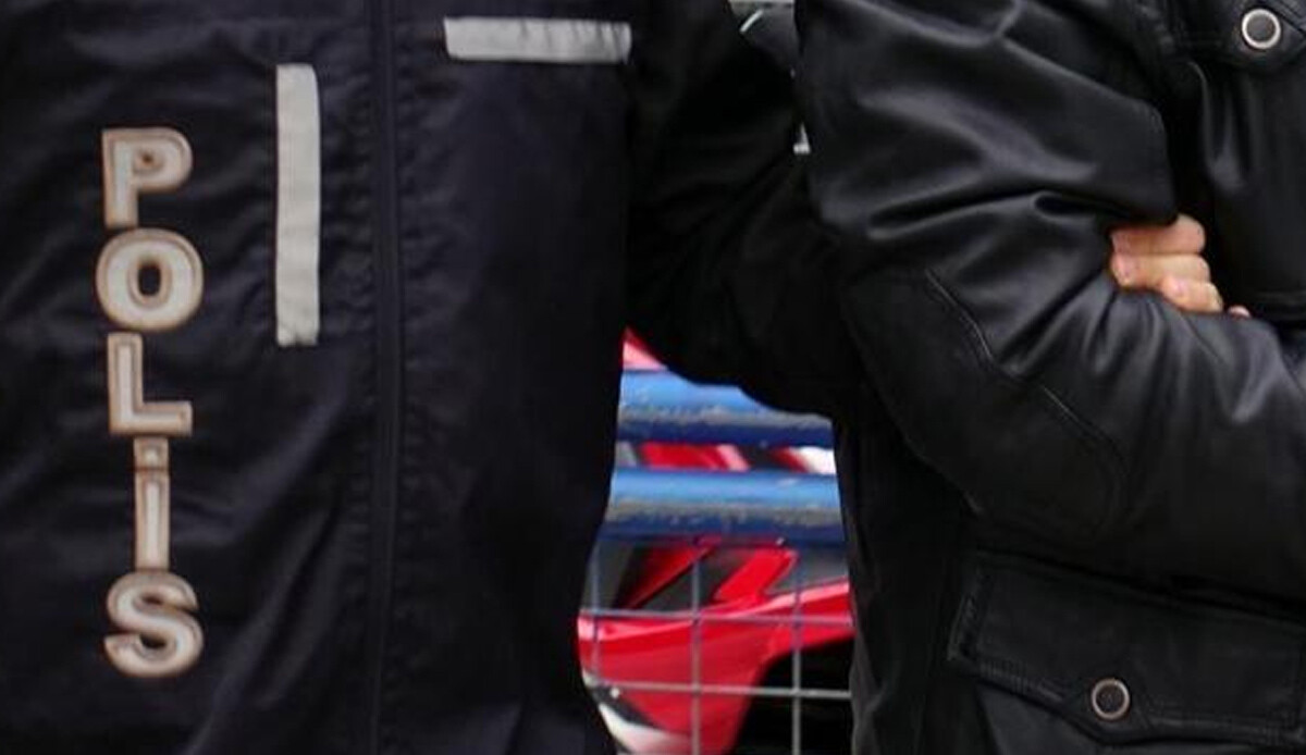 Adana'da suç örgütüne operasyonu: 8 kişi tutuklandı Adana'da suç örgütüne operasyonu: 8 kişi tutuklandı
