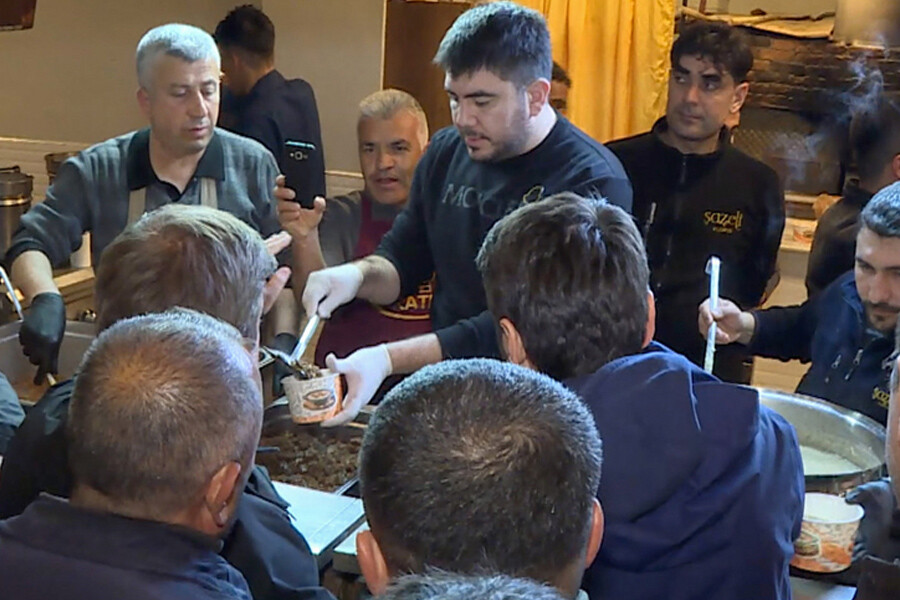 Bakan Varank ''Yeniden Hayat Lokantası''nı ziyaret etti