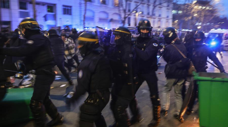 Emeklilik reformu Fransa’yı karıştırdı: Paris’te gözaltı sayısı 243’e yükseldi