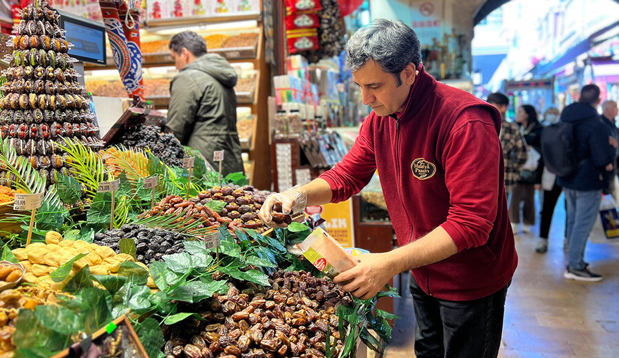 Fiyatı yüzde 20 arttı! Ramazan'ın vazgeçilmezi hurma cep yakıyor