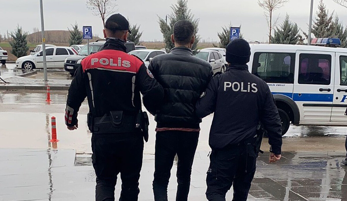 Aksaray'da suç makinesi şafak operasyonuyla yakayı ele verdi Aksaray'da suç makinesi şafak operasyonuyla yakayı ele verdi