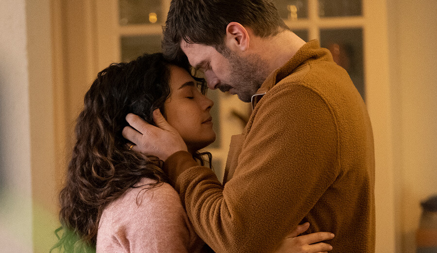 Kıvanç Tatlıtuğ ve Funda Eryiğit’in başrollerini paylaştığı Boğa Boğa’dan ilk fotoğraflar geldi