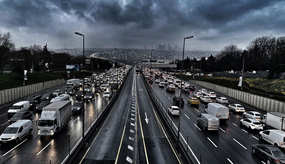 İstanbul’da trafik felç! Yoğunluk yüzde 90’a ulaştı İstanbul’da trafik felç! Yoğunluk yüzde 90’a ulaştı