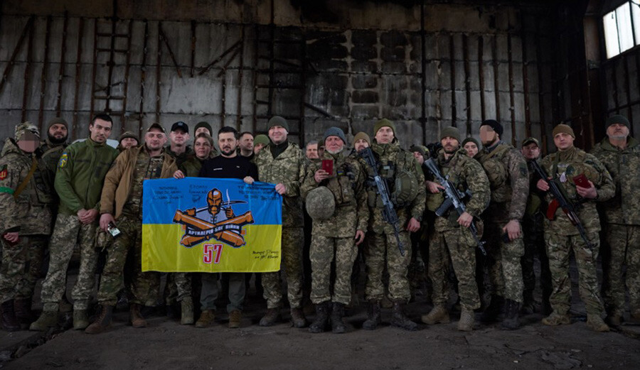 Zelenskiy'den Putin'e 'ziyaret' misillemesi: Cephe hattından paylaştığı fotoğraflarla duyurdu