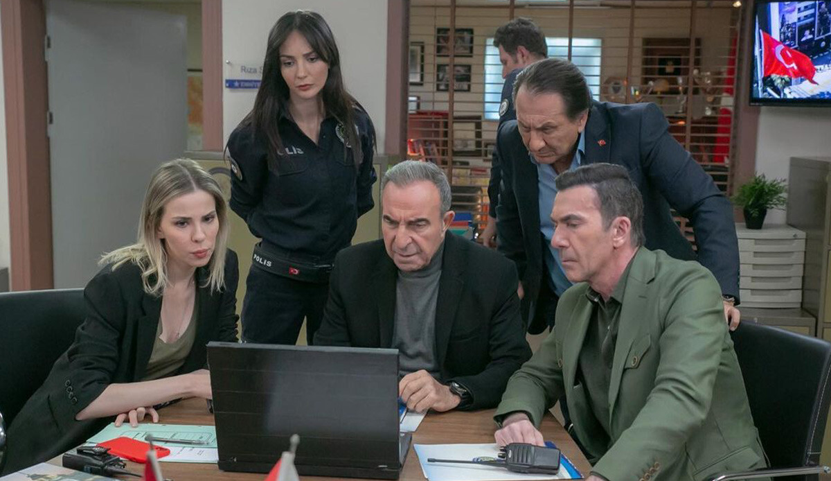 Final yapmadan biten Arka Sokaklar geri mi dönüyor? Görüşmeler başladı, izleyiciyi sevindiren haber