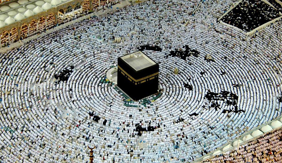 Kabe-i Şerif’te de binlerce Müslüman ilk iftarını yaptı Kabe-i Şerif’te de binlerce Müslüman ilk iftarını yaptı