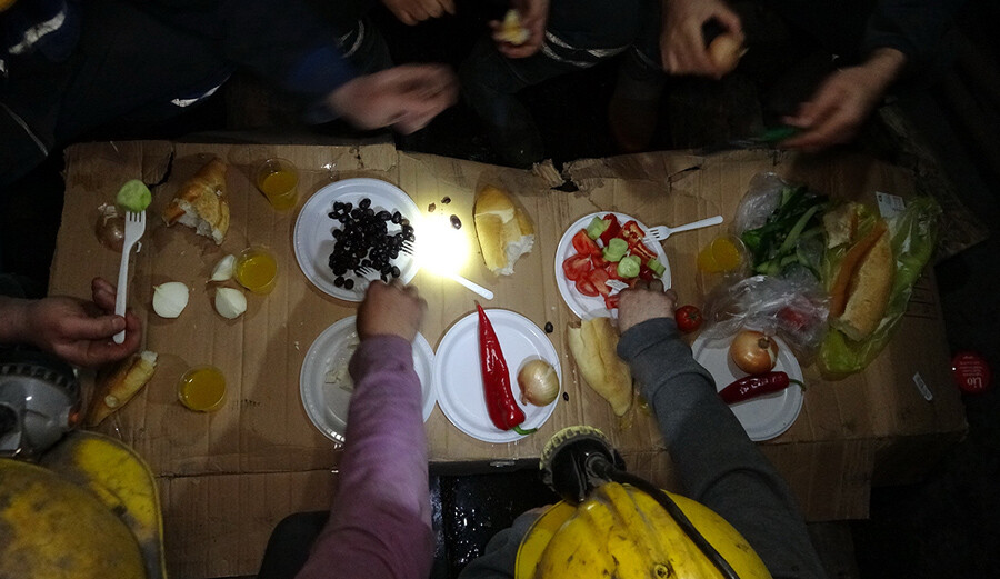 Madencilerden yerin metrelerce altında ilk sahur
