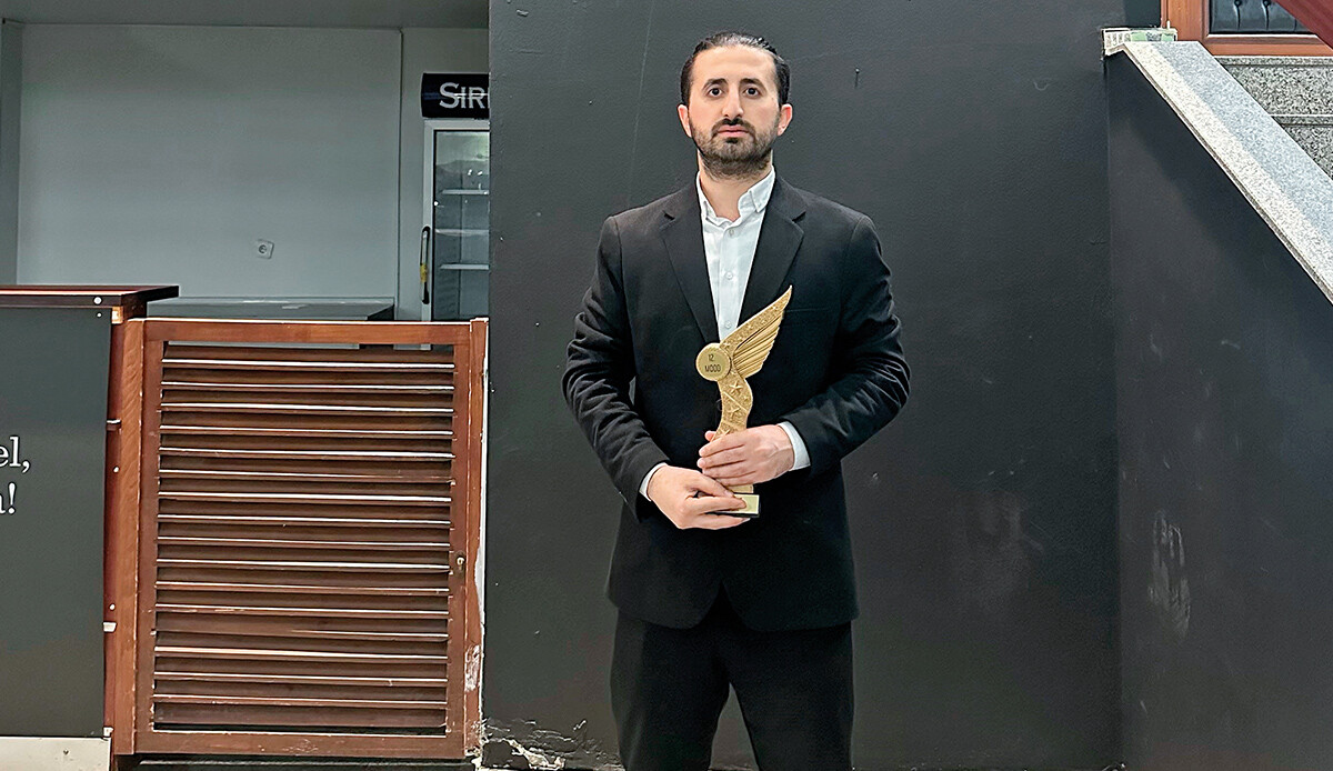 Yılın Eğitim Editörü Mahmut Özay Yılın Eğitim Editörü Mahmut Özay