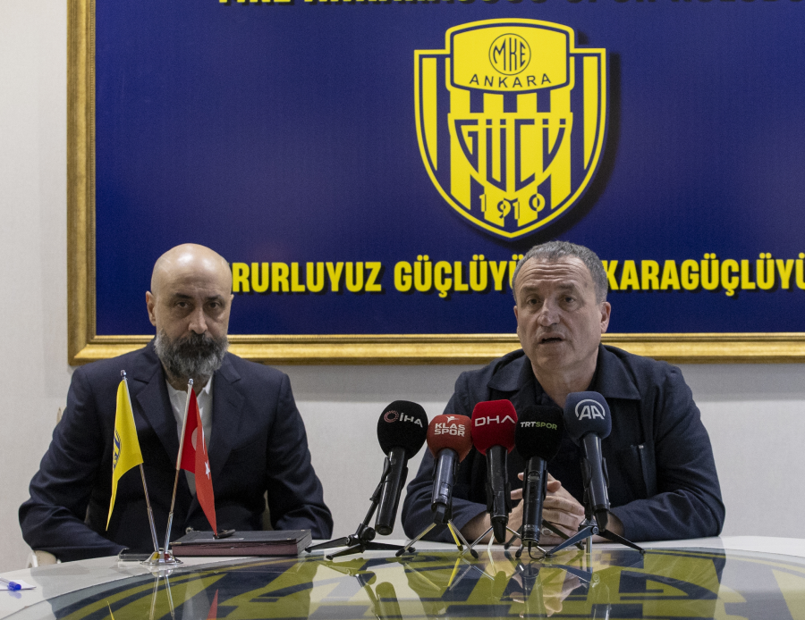 Tolunay Kafkas Süper Lig'e geri döndü! 1,5 yıllık sözleşme imzalandı Tolunay Kafkas Süper Lig'e geri döndü! 1,5 yıllık sözleşme imzalandı