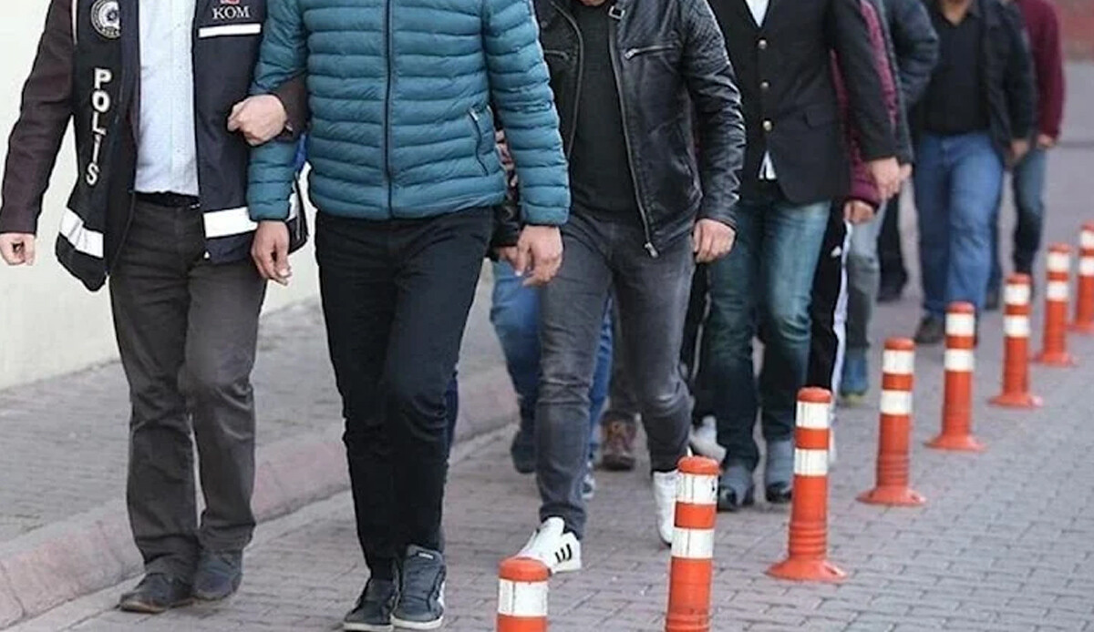 İstanbul merkezli 10 ilde sahte altın operasyonu: 28 kişi gözaltına alındı İstanbul merkezli 10 ilde sahte altın operasyonu: 28 kişi gözaltına alındı