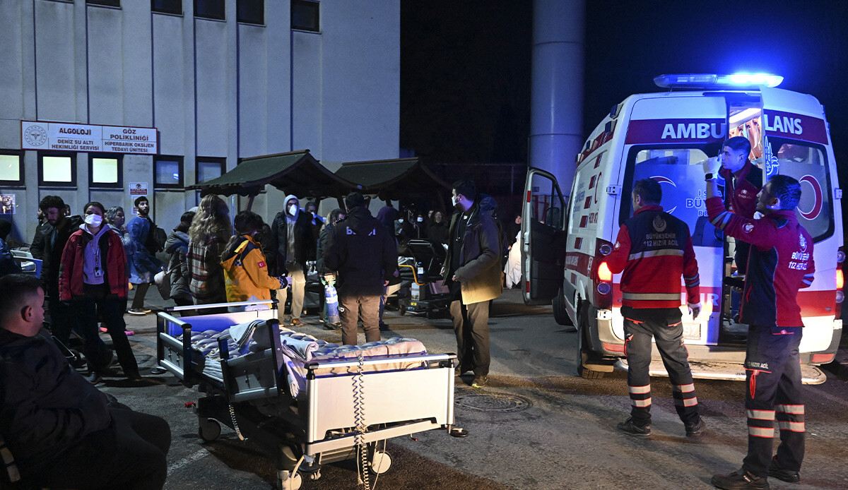 Üsküdar'da hastanede yangın! 1 hasta hayatını kaybetti, İstanbul Valiliği'nden açıklama geldi Üsküdar'da hastanede yangın! 1 hasta hayatını kaybetti, İstanbul Valiliği'nden açıklama geldi
