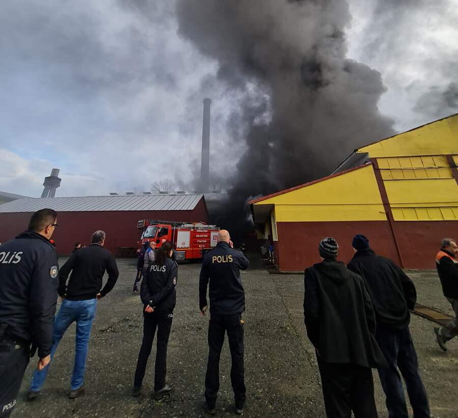 Artvin'de Çaykur fabrikasında yangın