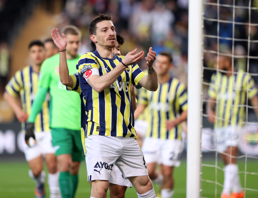 Fenerbahçe - Zenit yardım maçında saha karıştı! Mert Hakan Yandaş, Rus oyuncunun boğazına yapıştı Fenerbahçe - Zenit yardım maçında saha karıştı! Mert Hakan Yandaş, Rus oyuncunun boğazına yapıştı