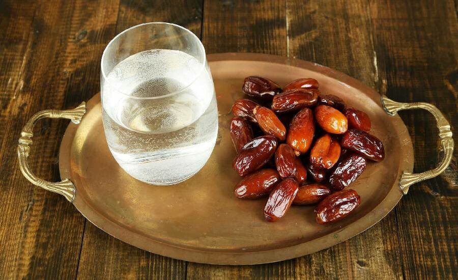 Sahur ile iftar arasında ne kadar su tüketmek gerekir? Sahurda ne kadar su içilmelidir?