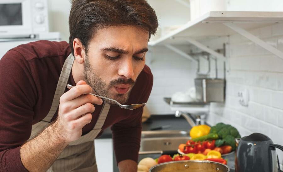 Yanlışlıkla bir şey yemek orucu bozar mı? Yanlışlıkla su yutmak orucu bozar mı?